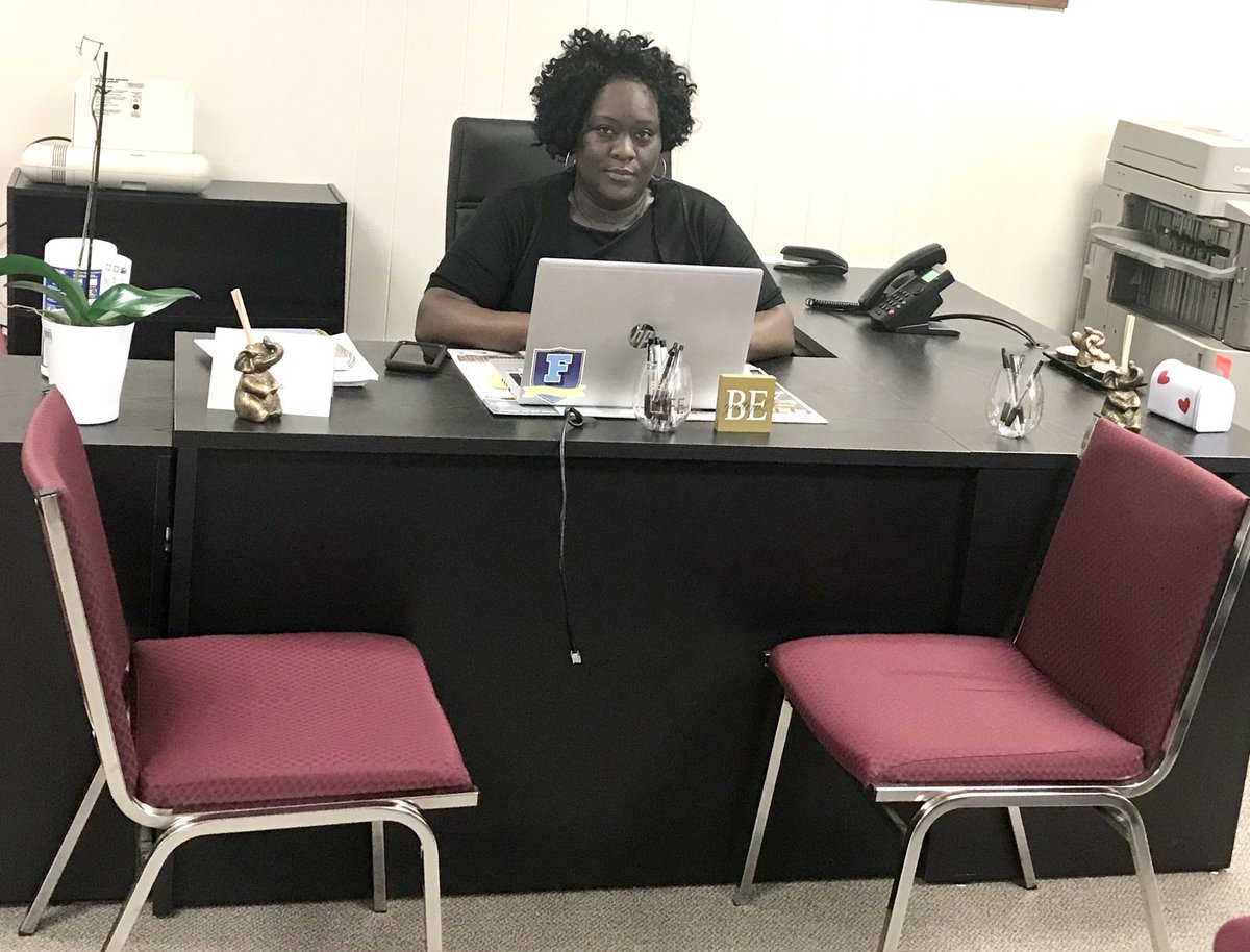 PIC_FCPS's tweet photo. If you work in a large, empty space, the #SocialDistancingGuidelines are easy to follow! These employees of #FCPS are vital to our #financial and #academic success!
@MarqueatteY
@BeyondBellFCPS @CarolynHolt2 @CAOacademicsfcs @suptking https://t.co/lvTXanFKJk