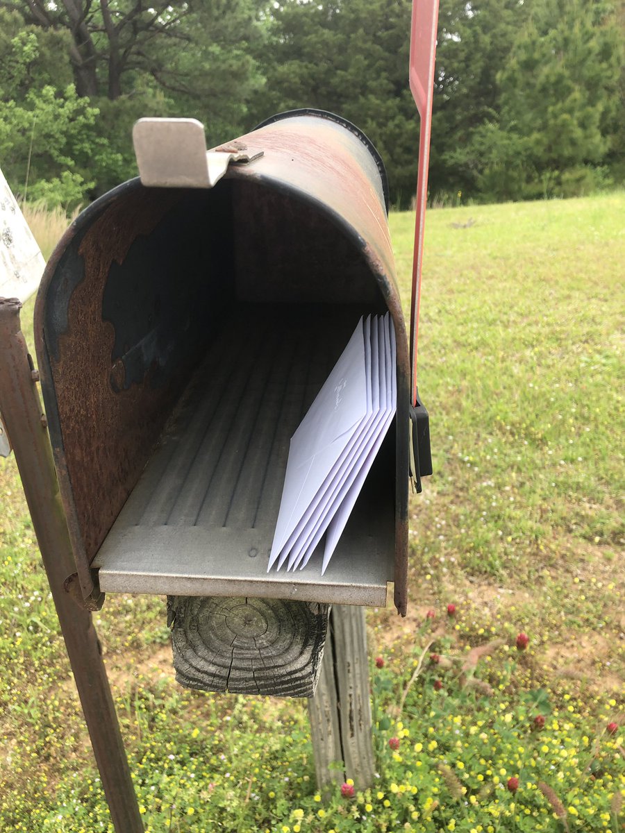cbrooks2teach's tweet photo. We’re focusing on acts of kindness in class, so I’m posting a photo for my kiddos to see. This is my first act this week- cards going out to brighten someone’s day. #DistanceLearningCSD @CorinthSchools @MrKnippersCES @KJWalkerCES @learningtogive https://t.co/Bi27F0OFzQ