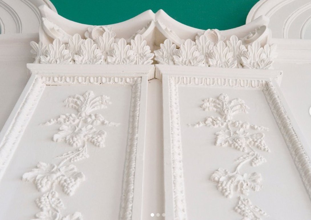 Riversdale1801's tweet photo. We got ring from #museumtelephone ๐บ๐น๐ป, this time from @TudorPlace! โ๏ธ Here's a detail of the Salon's pilasters, featuring a beautiful grape bunch pattern. These are original to the house, c. 1801-1807! Whatcha got, @CarlyleHouseVA, @GreenbeltMuseum, and @LaurelHistory?? https://t.co/X4QK161bLZ