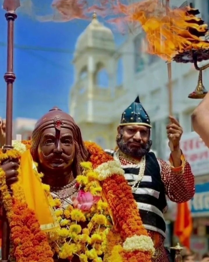 मुगल चित्तौड़ गए थे 80000 की फौज लेकर टकराए थे 8000 से उसे गए थे दिल्ली 20000 लेकर ।
कुछ लोग हार कर भी जीत जाते हैं और कुछ लोग जीत कर भी हार
नहीं कुछ नहीं दिखते अकबर के ताबूत लेकिन महाराणा जी के घोड़े हर चौराहे पर आज नजर आते हैं।

बल्कि महाराणा प्रताप उस समय विजय हो थे।
