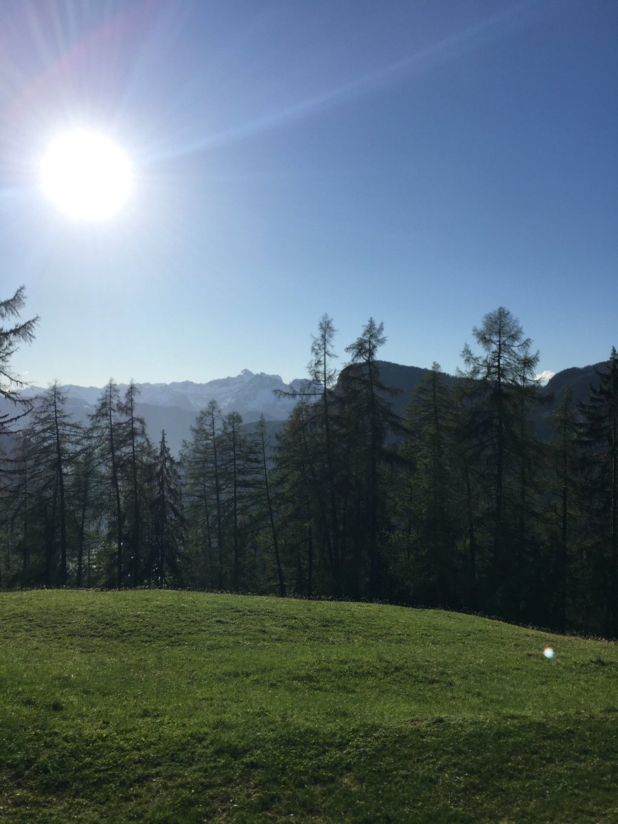 PatriceDefago's tweet photo. Il y a pire comme bureau 😎☀️#seo #referencement #workcool https://t.co/YmooEBzq2G