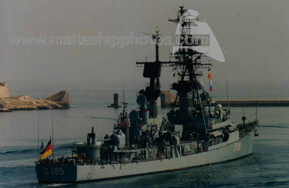 Shipguru's tweet photo. #FGS #LUTJENS #D185 #leaving #Grand #Harbour, #Malta - 19.05.2003 - https://t.co/nfgboxc3g3 @ShipsInPics @worldshipsoc @GermanNavyBlog @Bundesmarine @warshipworld @WarshipsIFR @WarshipPorn @WarshipCam https://t.co/trkA2BjEbT