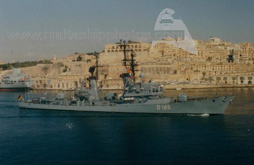 Shipguru's tweet photo. #FGS #LUTJENS #D185 #leaving #Grand #Harbour, #Malta - 19.05.2003 - https://t.co/nfgboxc3g3 @ShipsInPics @worldshipsoc @GermanNavyBlog @Bundesmarine @warshipworld @WarshipsIFR @WarshipPorn @WarshipCam https://t.co/trkA2BjEbT
