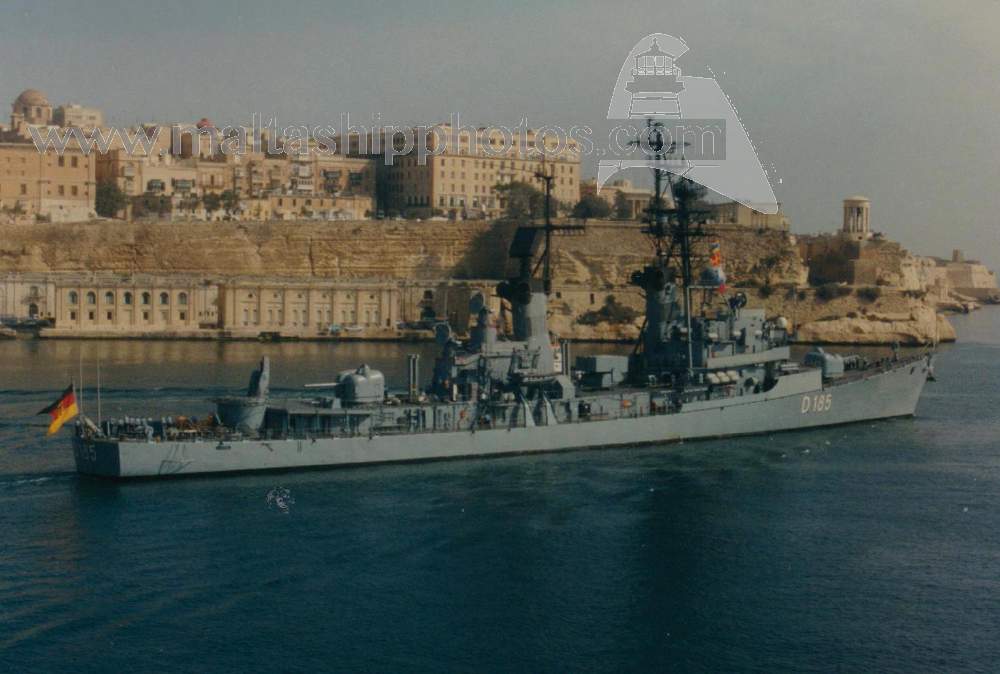 Shipguru's tweet photo. #FGS #LUTJENS #D185 #leaving #Grand #Harbour, #Malta - 19.05.2003 - https://t.co/nfgboxc3g3 @ShipsInPics @worldshipsoc @GermanNavyBlog @Bundesmarine @warshipworld @WarshipsIFR @WarshipPorn @WarshipCam https://t.co/trkA2BjEbT