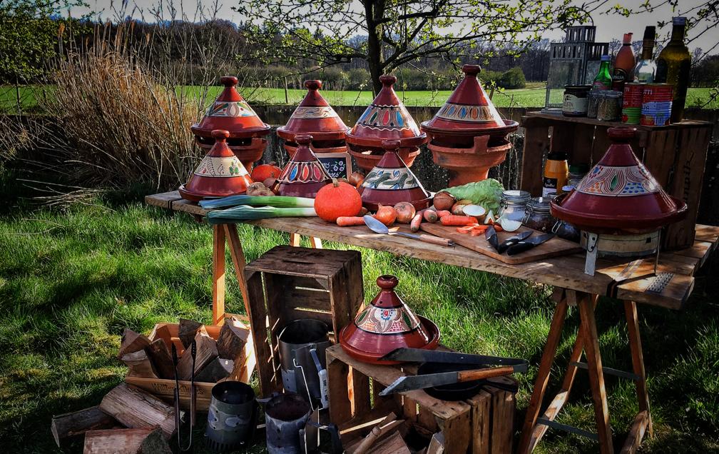 We gaan deze week voor het eerst een takeaway-menu koken. Zaterdag serveren we o.a. een mooi gerecht uit onze tajines en donderdag gaan we verse zalm garen in de rookton. Meer info: m.facebook.com/story.php?stor… #arnhem #Supportyourlocals