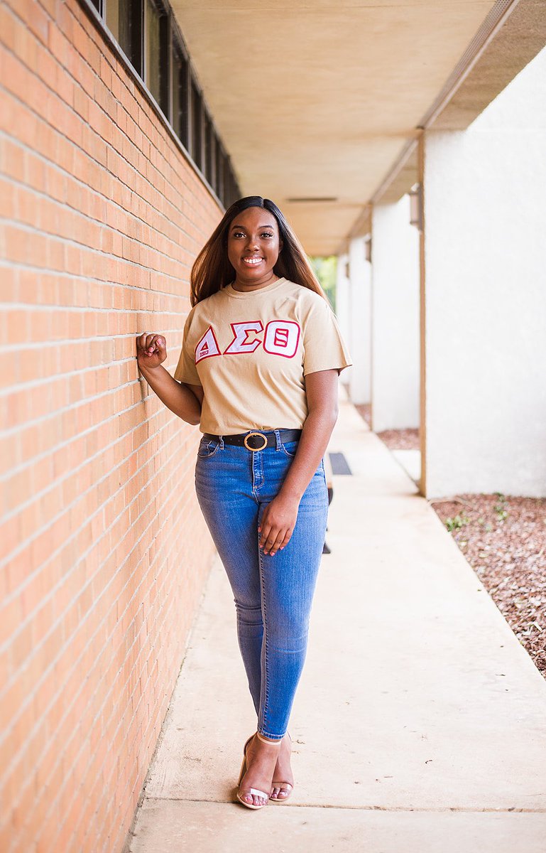 raventieshaa's tweet photo. Oh to be a Delta Girl🐘🔺
Small town girl fulfilling big dreams. 
They may call me Masterpiece,
But my work is far from finished. 
Oo-Oop my sawrahz❤️
#DeltaGrad #DeltasGraduate #GraduatingRedz #DegreedRedz #blackgirlsgraduate #blackgradsmatter #congraDST #AOML #gradSZN https://t.co/BV5caKIzTs