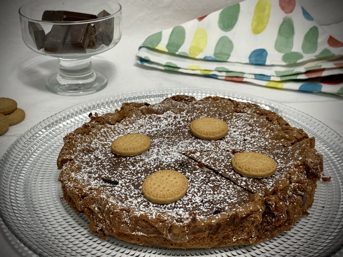 arbricustom's tweet photo. Puedes ver esta torta de chocolate con sólo 2 ingredientes pinchando aquí -->> https://t.co/f54H0XASMJ https://t.co/gwiYoUobNY