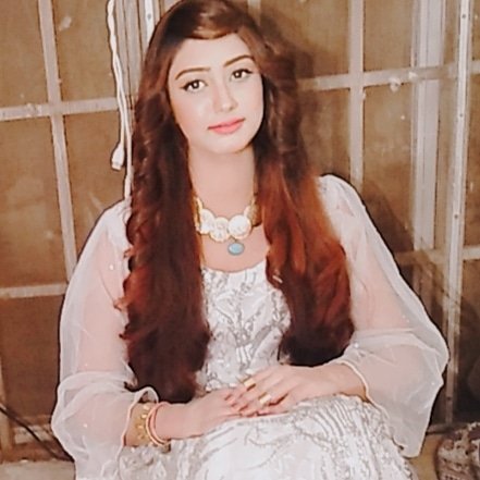LalPakeeza's tweet photo. The picture was captured , before Mine singing event , I think I am looking like a princess 😋, but not sooo , My judgement 😁 , what's your guys ?... https://t.co/0DpEHcKiRG