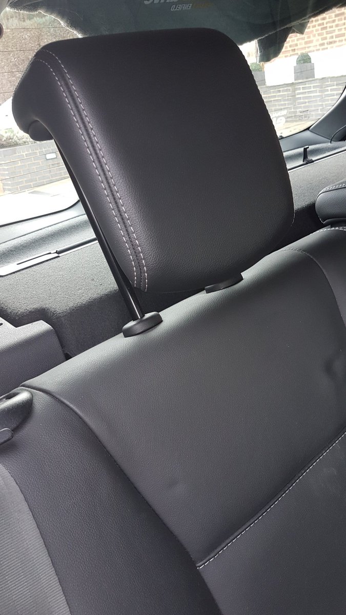 shenque's tweet photo. Is it just Star Wars Day doing strange things to my head, or does the headrest on a Renault Clio look like a B1 Battle Droid? #rogerroger #MayThe4thBeWithYou https://t.co/cknO38OuRi