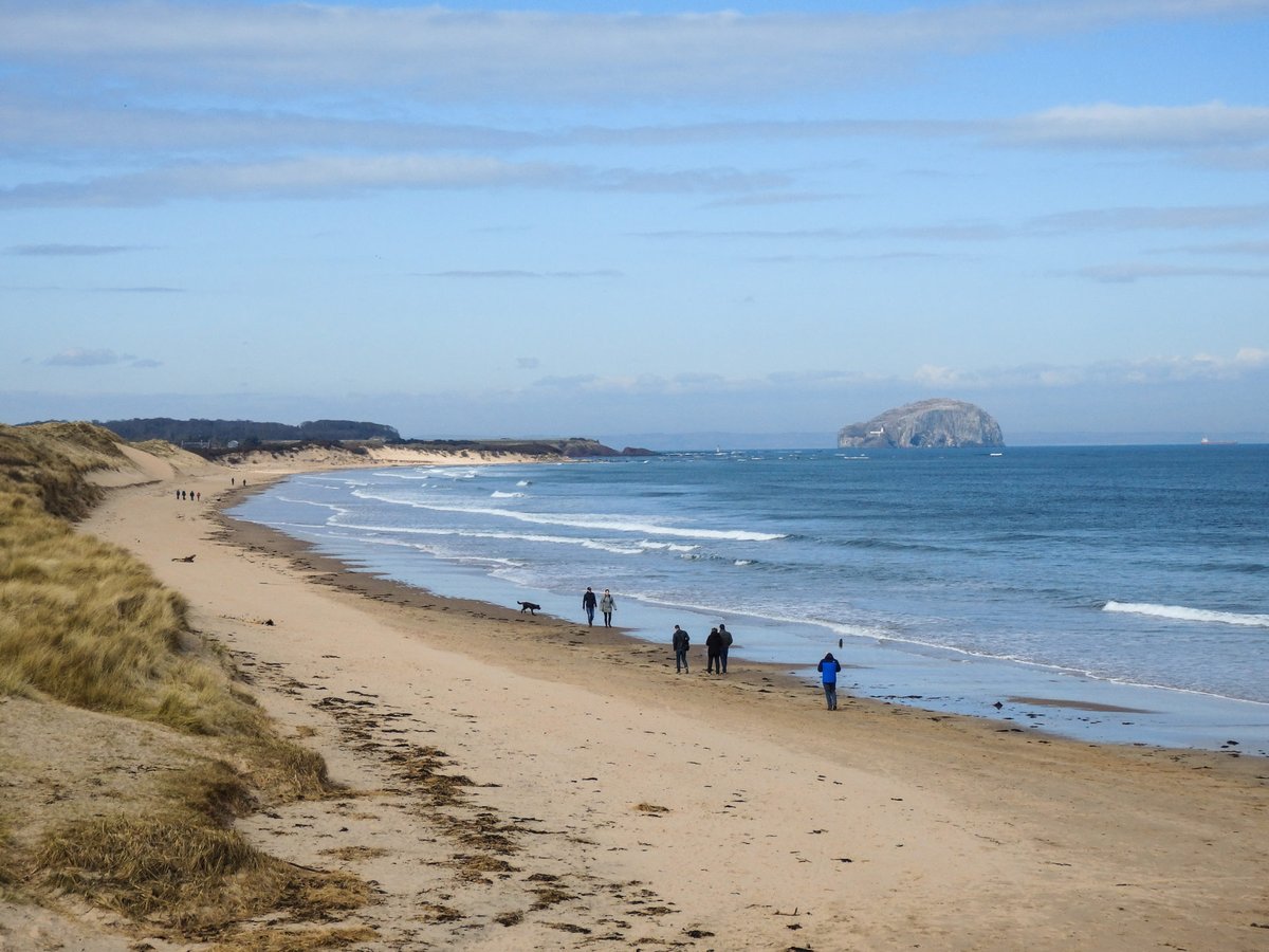 OutlanderLocs's tweet photo. For anyone who fancies a wee trip to the beach, post-lockdown, Tyninghame beach in Lothian may be a good option. #Outlander #MercyShallFollowMe
https://t.co/2QCV78sXi7 https://t.co/kkViWRmmca