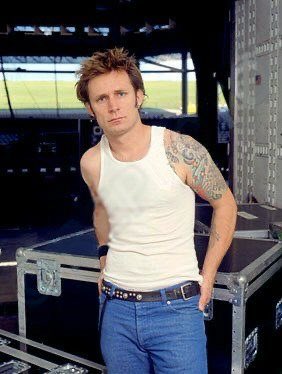 Happy birthday Mike Dirnt Feliz cumpleaños bb te amo mucho  