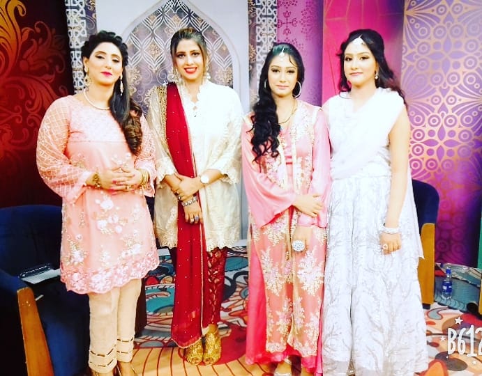 LalPakeeza's tweet photo. EID show on Lahore Rang with the owsem and Joly Anchors , feeling so Festive on The Eid .. https://t.co/gFJZzfmM3B