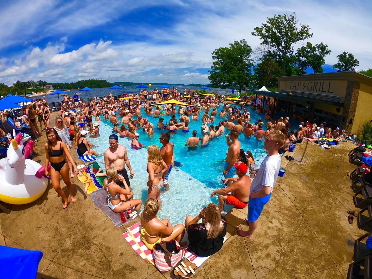 Looking for a summer job? Join me and the staff at <a href="/Tap_andGrill/">Tap and Grill</a> for an unforgettable summer 2020 at the beautiful #LakeOfTheOzarks! We’re hiring bartenders, barbacks, servers, &amp; kitchen staff. #PoolPartiesOnTap starts on May 15th! Message me if you have any questions! ☀️😎🎶