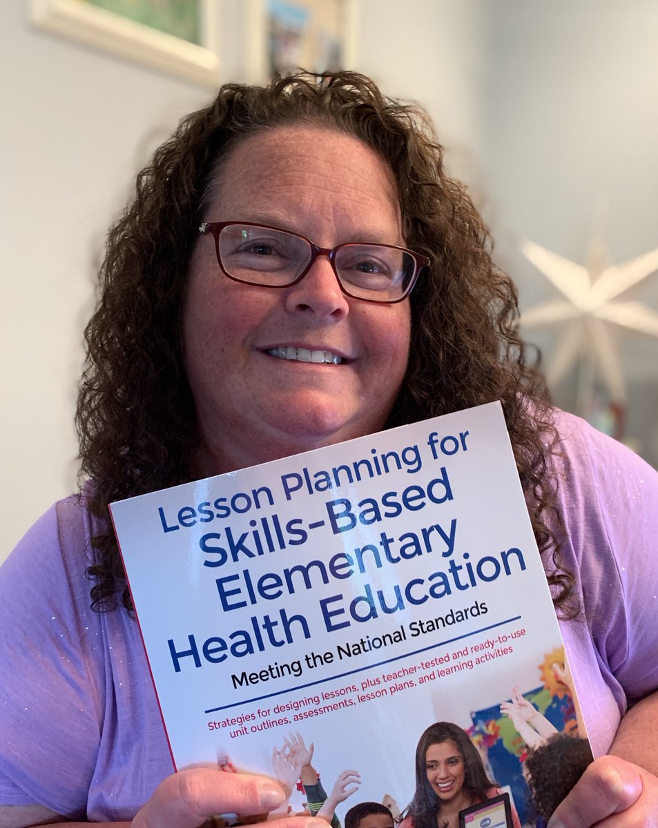 mrsbennett3n4's tweet photo. So happy to explore my new book!  Planning some fun things for next year!  Thanks! @sarahbenes12 @HollyAlperin https://t.co/qM7vmFIsyc