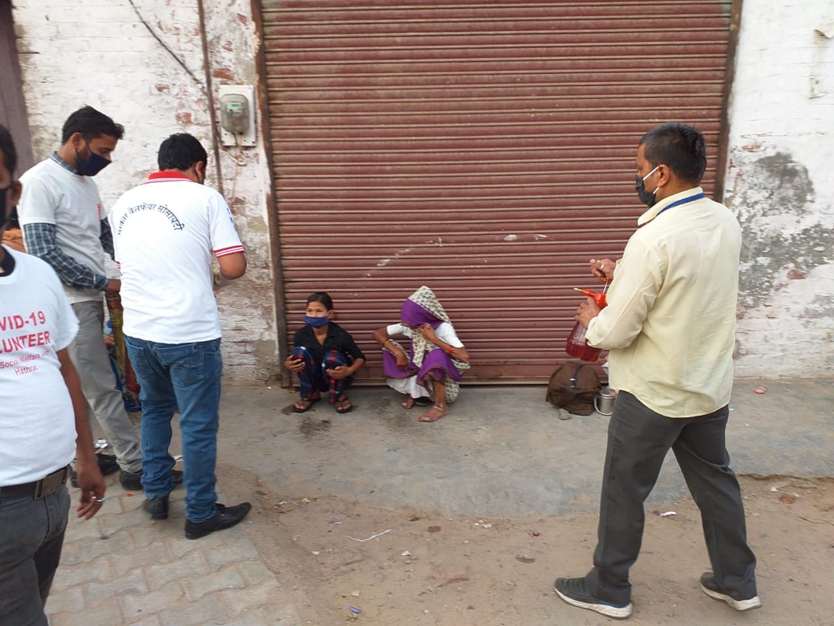 HathrasBank's tweet photo. संस्कार वेलफेयर सोसाइटी (हाथरस रोटी बैंक) के सभी सेवादारों का आभार @myogiadityanath @narendramodi @AmitShah @ZeeNews @aajtak @RajatSharmaLive @ABPNews @dm_hathras @HathrasBank @BhanuYogesh @UpveshK @sardanarohit @yadavakhilesh @RahulGandhi @HindiNews18 @112UttarPradesh https://t.co/P3E1eIsXDv