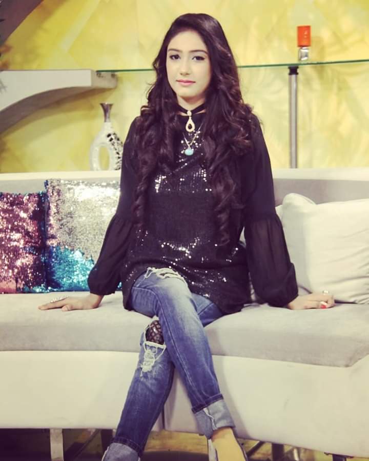 LalPakeeza's tweet photo. The pic was captured after my show On PTV juggun@9 , With the amazing Anchor / Host Juggun kazim mam , and the great Man Qasim Ali shah .. I have sung my new song , " Teri bewafai sajna" ... https://t.co/fYbN2zfxeJ