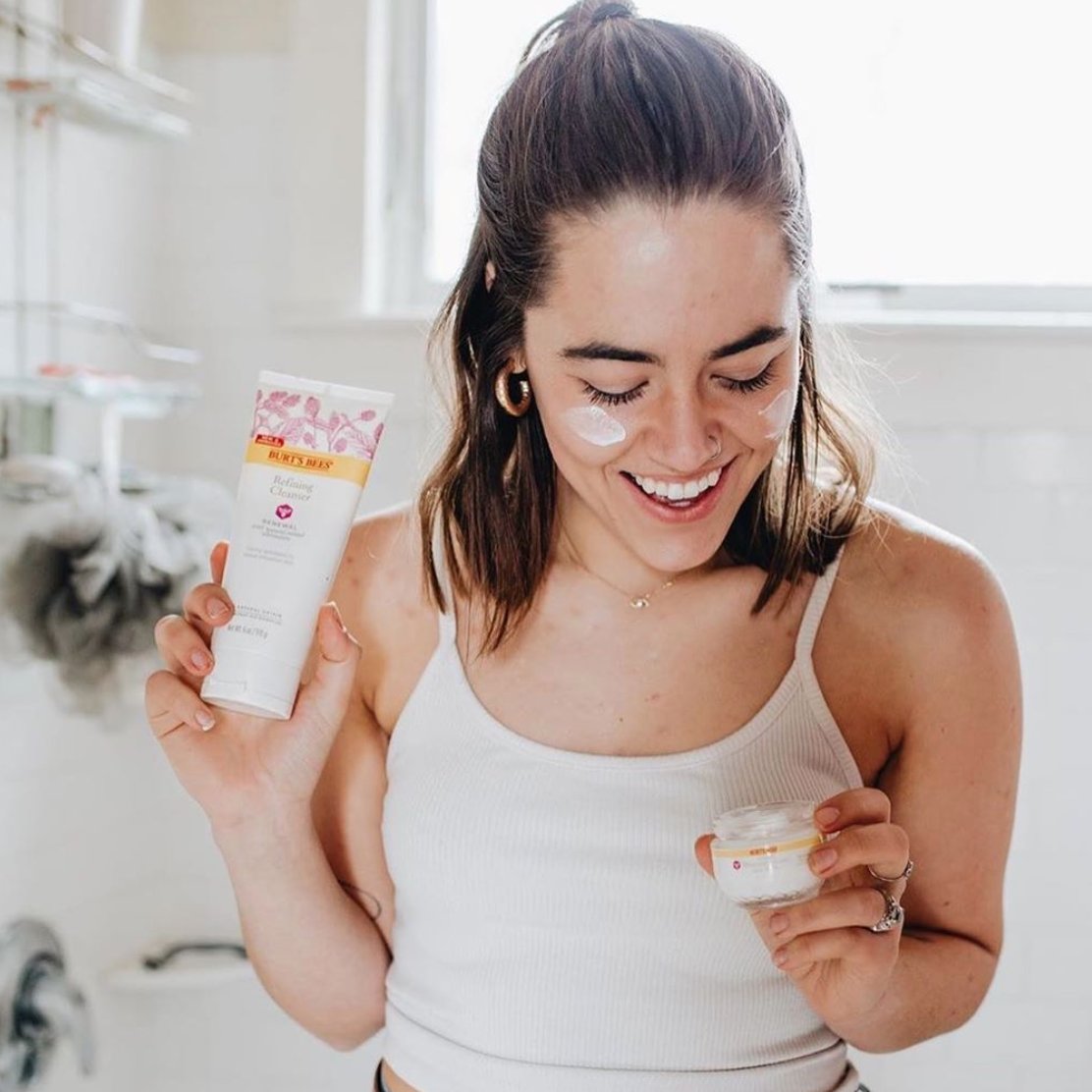 BurtsBees's tweet photo. It’s #TimeForRenewal! 💜 “I’ve been using the Renewal Line & loving it. The star ingredient is Bakuchiol, a powerful retinol alternative that can be used morning & night. Over the last 2 months I’ve definitely noticed my skin looks brighter!” - @georgiemorley #RenewalDay https://t.co/132XcWVij7