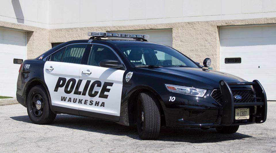 WaukeshaFreeman's tweet photo. Waukesha blotter: 9:13 pm Sat — man was “shredding on his electric guitar which could be heard from several blocks away” on Birch Drive. He stated he was “in the zone” and didn’t know how loud it was. He said he would shut it down for the night. https://t.co/ss12G3KdkD