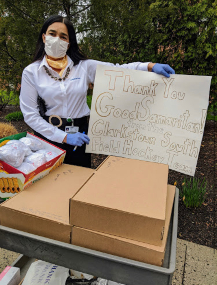 ccsdschools's tweet photo. Our @SouthViking Field Hockey program, including modified, JV, Varsity &amp; alumni raised money to send meals to workers at @MontefioreNyack and Good Samaritan Hospital with remaining funds sent to support a local food pantry. #CCSDOutreach #ClarkstownCSD @BSCHS https://t.co/WJb4aUofXu