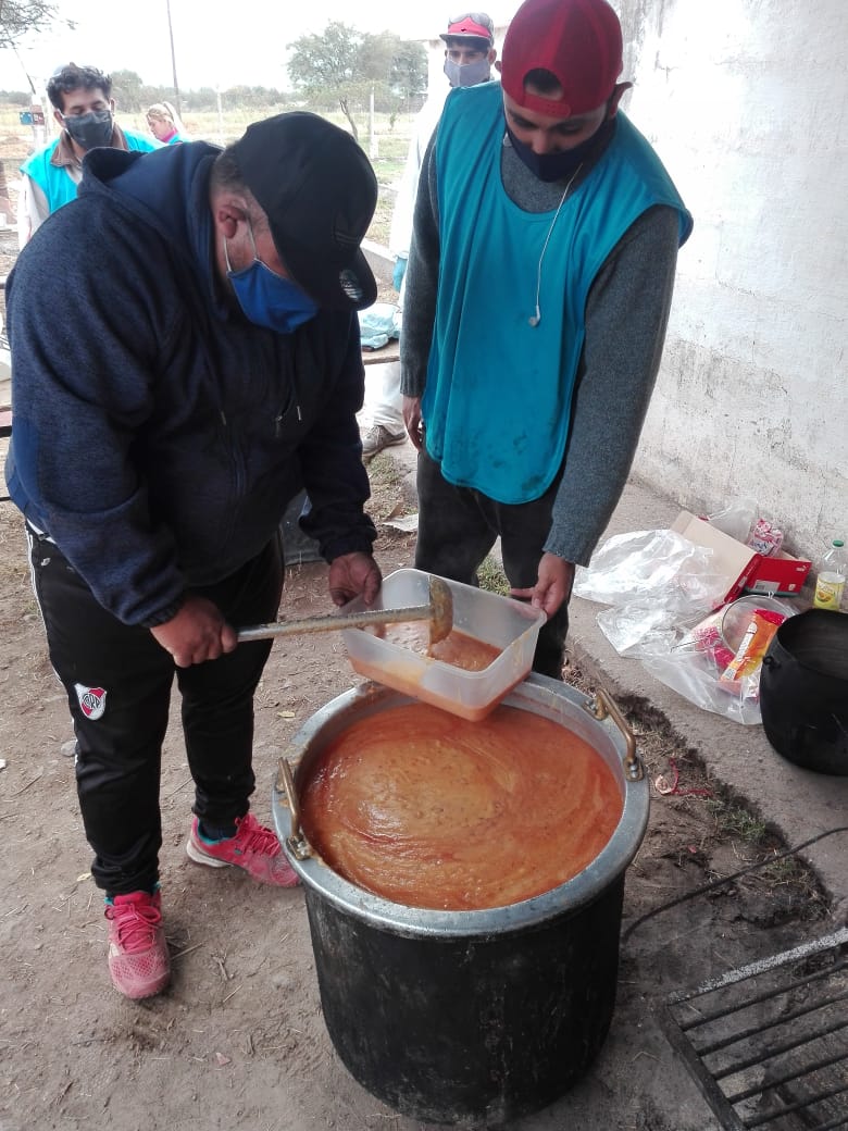 LaRiojaDePie's tweet photo. BARRIOS DE PIE PROPONDRA OBRAS DE MEJORAMIENTO BARRIAL PARA SALIR DE LA CUARENTENA @martillanez  explicó que "El Barrio Cuida al Barrio" es una forma eficiente de salir gradualmente de la cuarentena, generando trabajo y actividad económica para nuestras PyMES https://t.co/1MTQa5WjSx