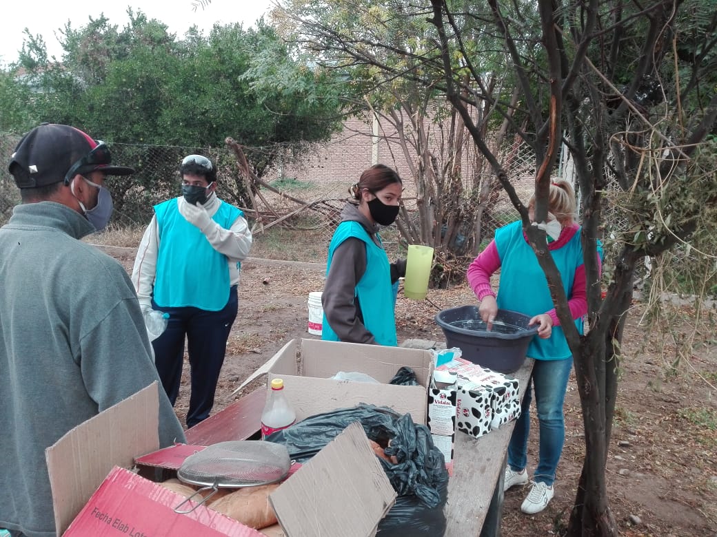 LaRiojaDePie's tweet photo. BARRIOS DE PIE PROPONDRA OBRAS DE MEJORAMIENTO BARRIAL PARA SALIR DE LA CUARENTENA @martillanez  explicó que "El Barrio Cuida al Barrio" es una forma eficiente de salir gradualmente de la cuarentena, generando trabajo y actividad económica para nuestras PyMES https://t.co/1MTQa5WjSx