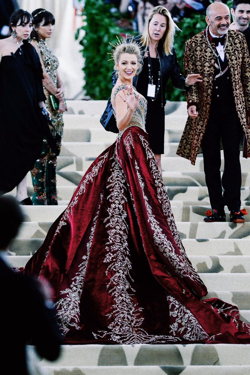 alexdessastre's tweet photo. Estamos de acuerdo con que haya o no haya, la reina de la MET Gala siempre va a ser Blake Lively, no? https://t.co/rmMAGKHKQm