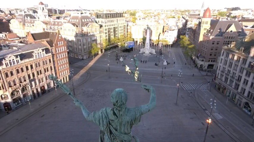 roseshigher's tweet photo. Its Dutch Rememberance day #Dodenherdenking
left was today and right is how it usually looks
❤️ https://t.co/sBeeZpFWWW
