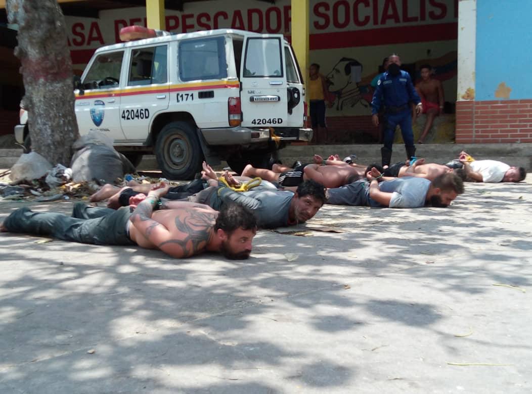 patriabonita11's tweet photo. #4Mayo Estamos en Alerta para defender nuestra Patria, no permitiremos que vengan intrusos a interrumpir la paz en Venezuela, aquí hay cojones, aquí hay un pueblo digno que defenderá está nación a costa de lo que sea .@NicolasMaduro @dcabellor @dcabellor #Aragua #Vemezuela https://t.co/kZYa7GdVrz