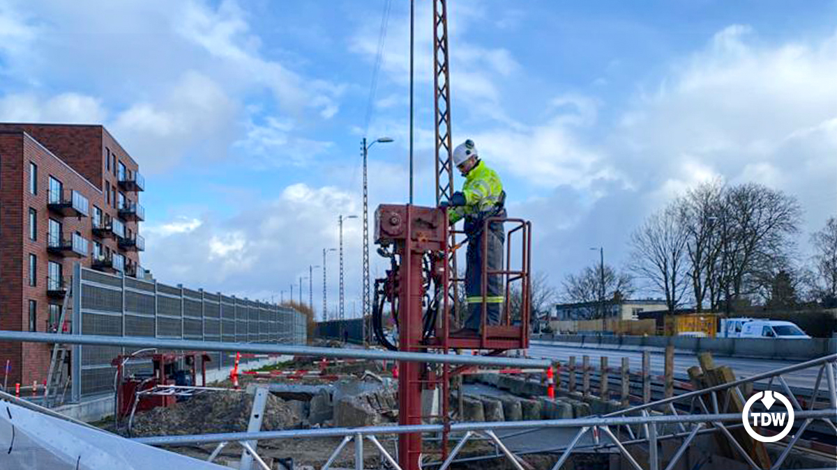 TD_Williamson's tweet photo. HT&P technicians performed a safe and successful STOPPLE® operation to help maintain hot water service to a hospital near Copenhagen. Even during global disruption, our #TeamTDW continues to provide essential services to keep the world safe. #TDWSafe #IsolationSolution https://t.co/3M2F0A3yHR