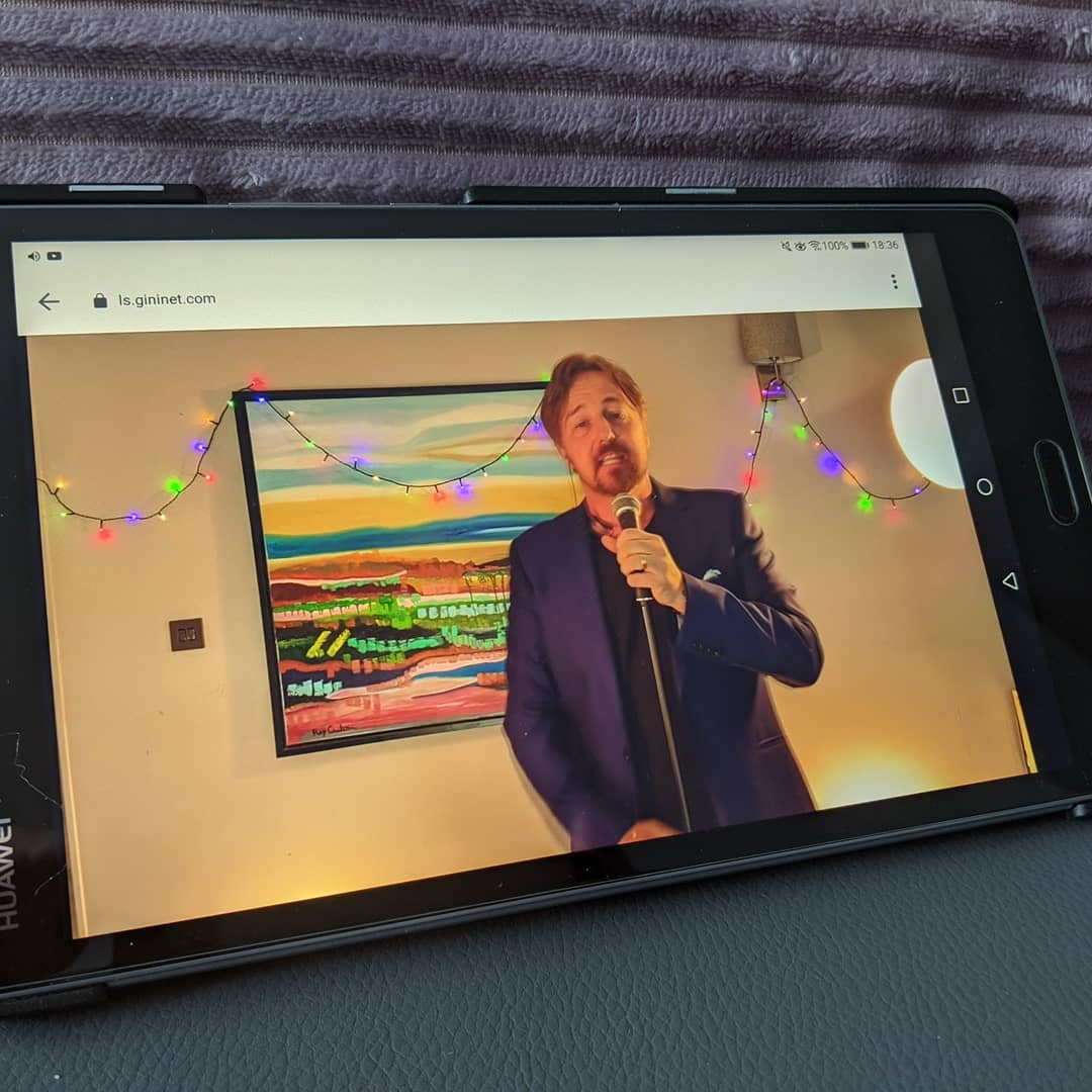 carolinegs26's tweet photo. Massive thank you and a cheers to @johnowenjones for a wonderful #LeaveALightOn gig. A great mix of numbers, fab energy and me and @AlisonMSaunders were singing along from the sofa! #marvellousmonday https://t.co/OdHvxnQiuM