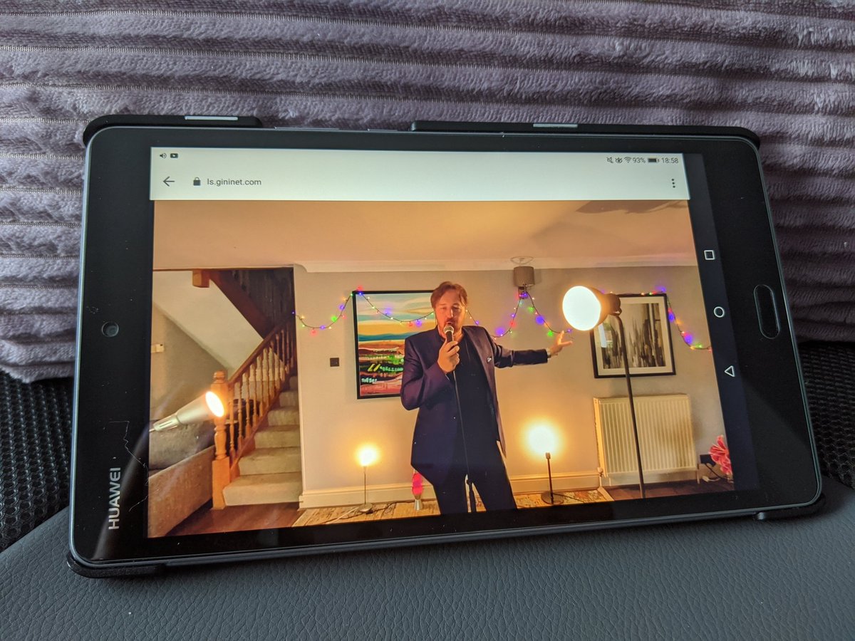 carolinegs26's tweet photo. Massive thank you and a cheers to @johnowenjones for a wonderful #LeaveALightOn gig. A great mix of numbers, fab energy and me and @AlisonMSaunders were singing along from the sofa! #marvellousmonday https://t.co/OdHvxnQiuM