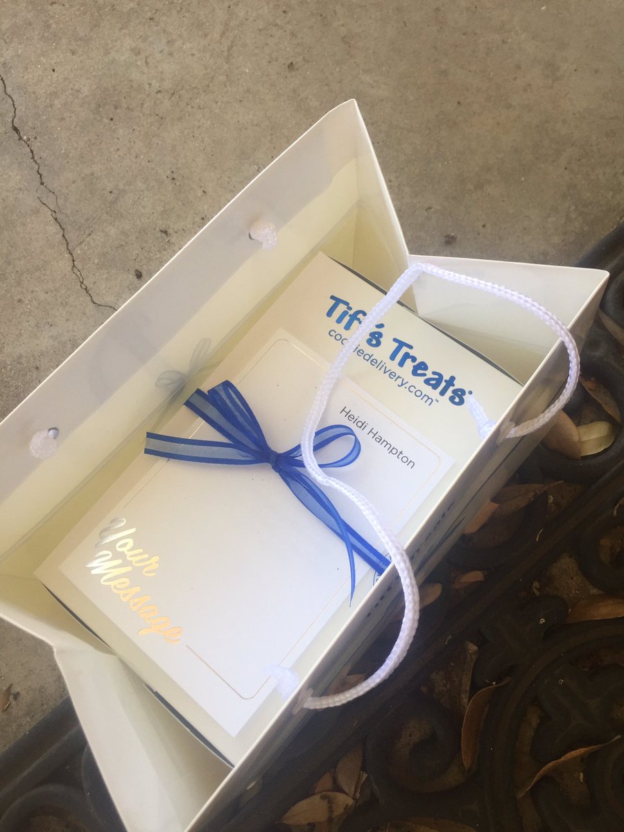 HeidiHampton526's tweet photo. Thank you @TheMrAmazing85 @Regan_R @AleixGabriel76 to THE Best Admin at THE Academy for this special surprise and sweet treat delivered to my doorstep! 🥰 @risdace @RISDAcademy #appreciation #TeacherAppreciationWeek #risdconnects https://t.co/8wKkkvwEyn