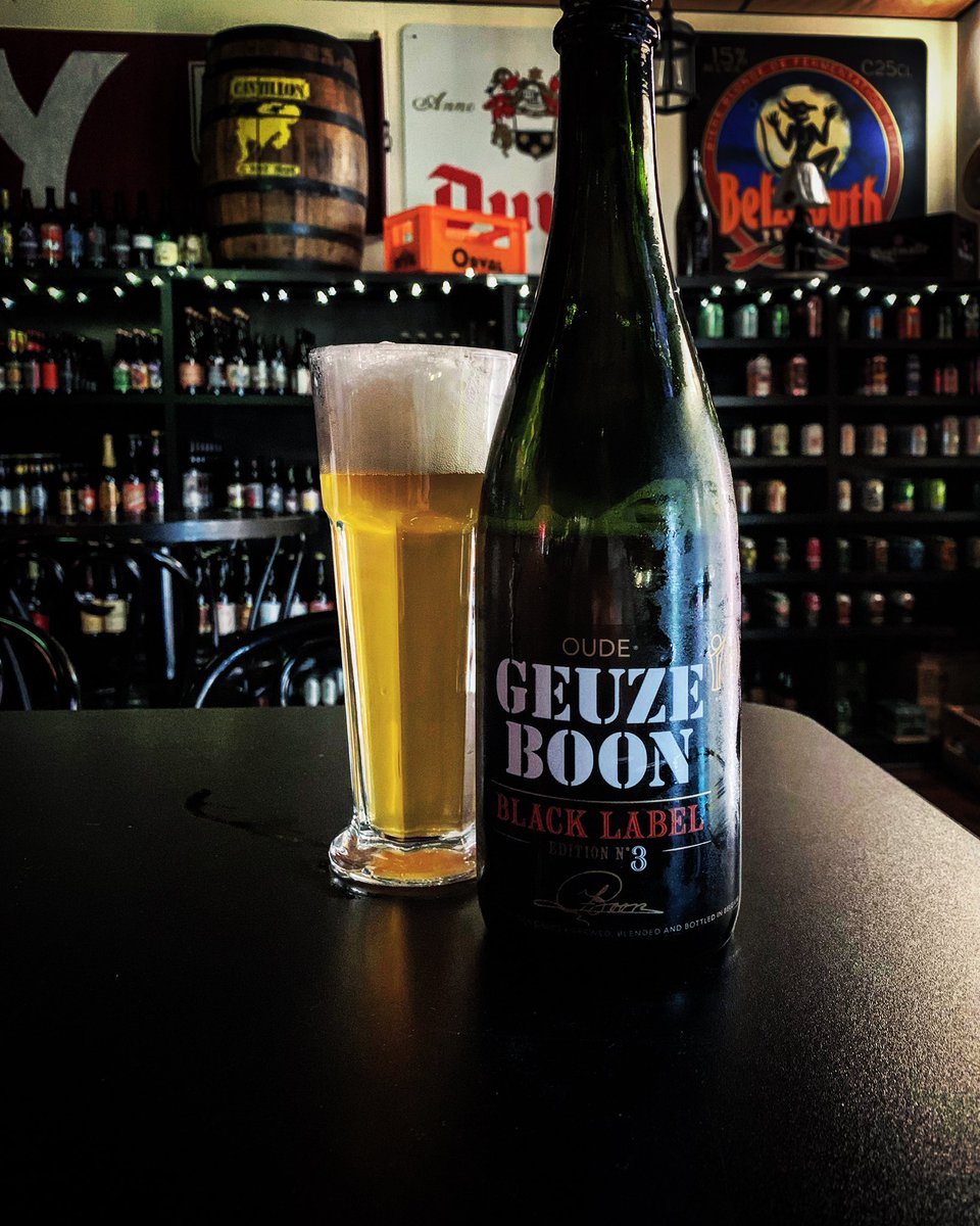 BEERchitect's tweet photo. The sure don’t make sours like they used to. @brouwerij_boon “Oude Geuze Black Label, Edition 3” #belgianale #sourale #gueuze #lambic #classicale #beer #ale #hiccup! https://t.co/40HL13UQ4Q https://t.co/8D1YjXLyBs