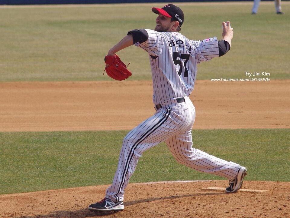 리오단 checking in with my old friends in Seoul. Baseball is back on TV here and excited to watch!