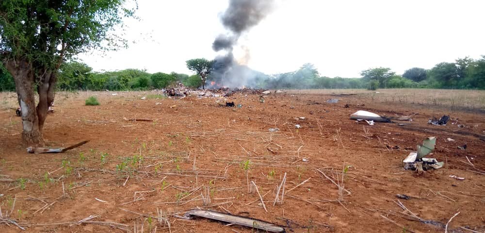 AeroGazette's tweet photo. ‼️ Crash d'un Embraer 120 kényan en Somalie

🔸L'appareil de la compagnie African Express Airways était affrété par une ONG
🔸Il aurait été abattu lors de son approche sur Bardaale

🏴Les 6 personnes à bord sont décédées. RIP

#aircrash #embraer120

📸 via @HarunMaruf https://t.co/EFIFbfKxUs