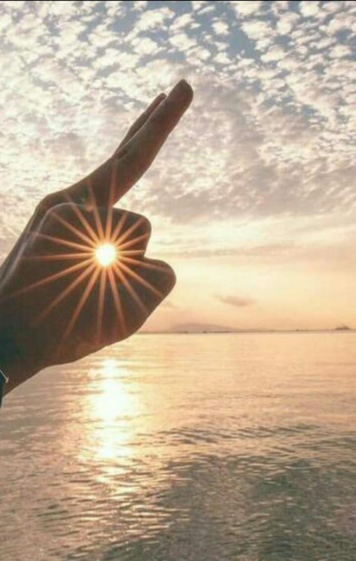 @vuralinzz Buda benden hepinize bir sevdiğinize  seni gördüğüm zaman güneş açıyor dediğiniz kişilere gelsin haydi iyi akşamlar herkese