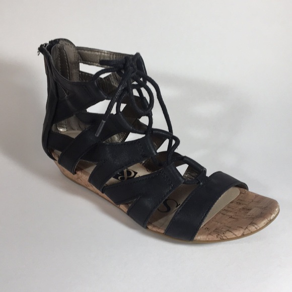 Dearnatural62's tweet photo. So good I had to share! Check out all the items I'm loving on @Poshmarkapp #poshmark #fashion #style #shopmycloset #samlibby #charlotterusse: https://t.co/LpWY6eyTEE https://t.co/jQOw2K6Jyf