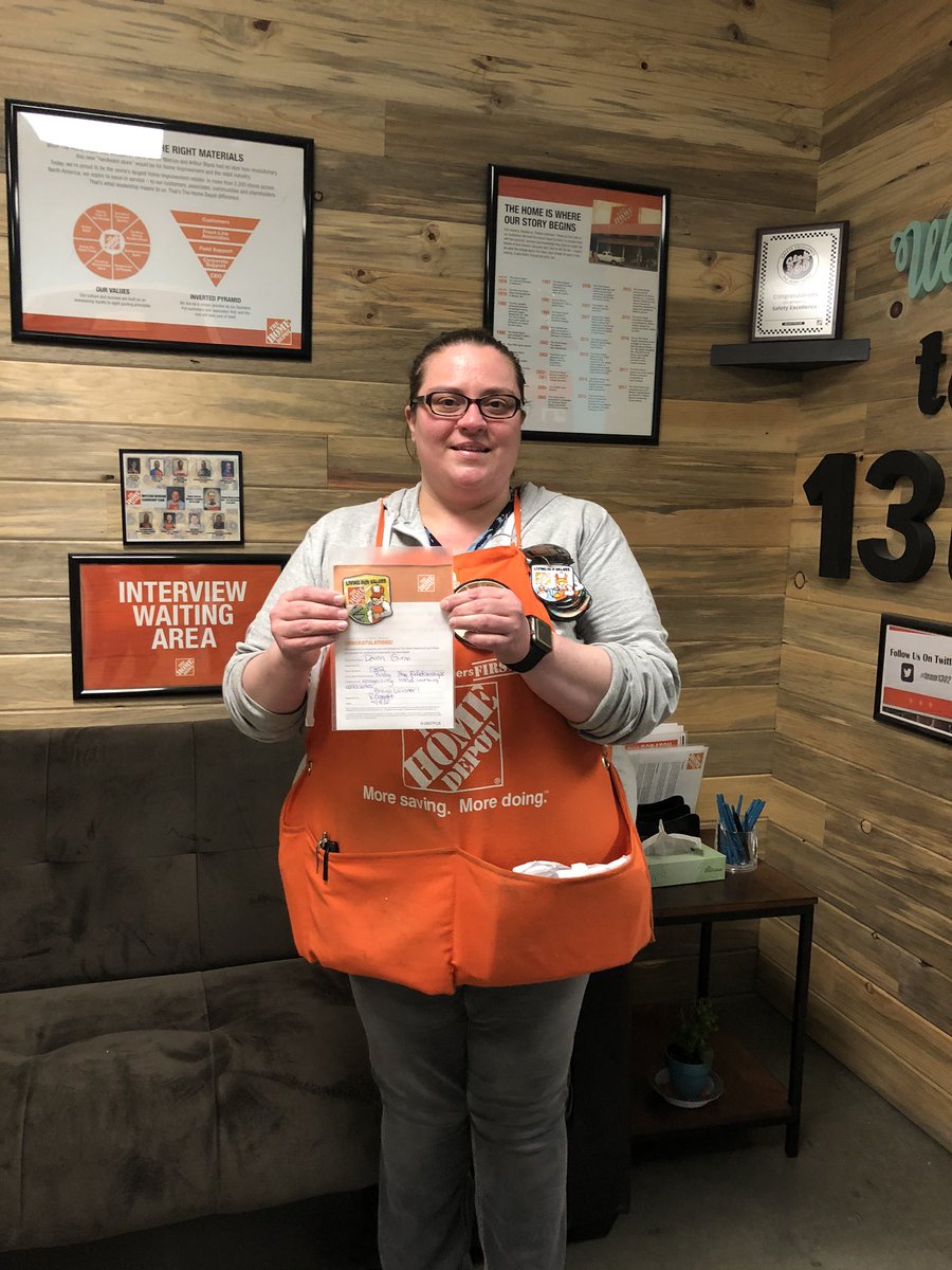 gossett_rosa's tweet photo. April Bravo winners!! Congratulations to FES Devon and Pro cashier Jimmy!! Great Job 👏🏼👏🏼 #team1302 #Bravos #Celebrate https://t.co/GOS63WG9nb