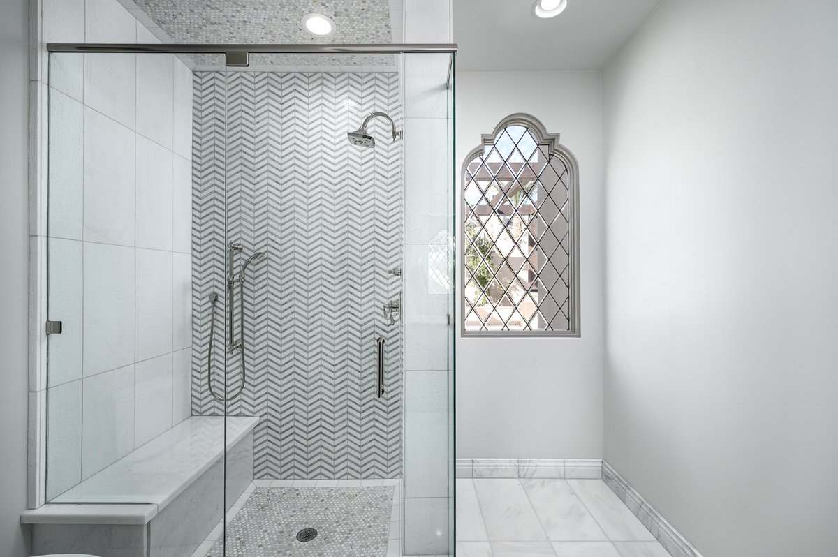 FLuxuryEstates's tweet photo. Which design is your favorite? Fun fact: all of these bathroom are in the same home! #bathroom #bathroomdesign #bathroominspiration #homedesign #designbuild #luxuryhomebuild https://t.co/MDRaChnjcb