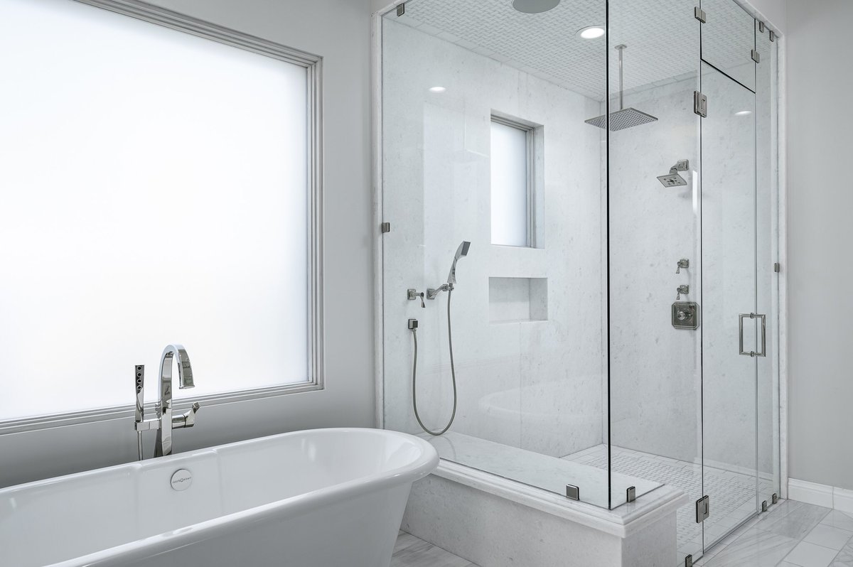 FLuxuryEstates's tweet photo. Which design is your favorite? Fun fact: all of these bathroom are in the same home! #bathroom #bathroomdesign #bathroominspiration #homedesign #designbuild #luxuryhomebuild https://t.co/MDRaChnjcb