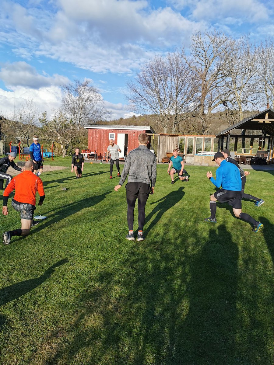 FrillesasBK's tweet photo. Ikväll drog den gemensamma träningen igång💪💪 #frillesåsbk #elitserien #vigerossaldrig #vikämparpå #försäsong #stocken https://t.co/mOYb1ydReA
