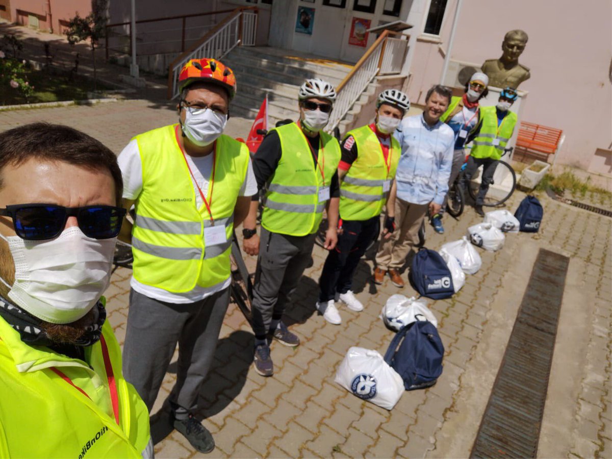bisidestek's tweet photo. Yeter ki İyilik Olsun Derneği üyelerinin hazırladığı yiyecekler Çarşamba günü Tepecik Göğüs Hastalıkları Hastanesi’nde çalışan yüzlerce sağlık çalışanına #bisidestek ekibi tarafından ulaştırılacak.

Bisidestek
0850 595 0 232 

#bisidestek
#citiesonbike
#BUGEP
#bisuder
#bisikoop https://t.co/tBe1tgdUaE