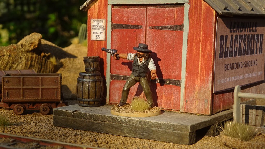 RMZHBC's tweet photo. Also painted up a single lawman from @GEGHQ for #DeadMansHand and #FFoL #FistfulofLead. And a quick pic of the photo setup ... https://t.co/cLKyxBzklH