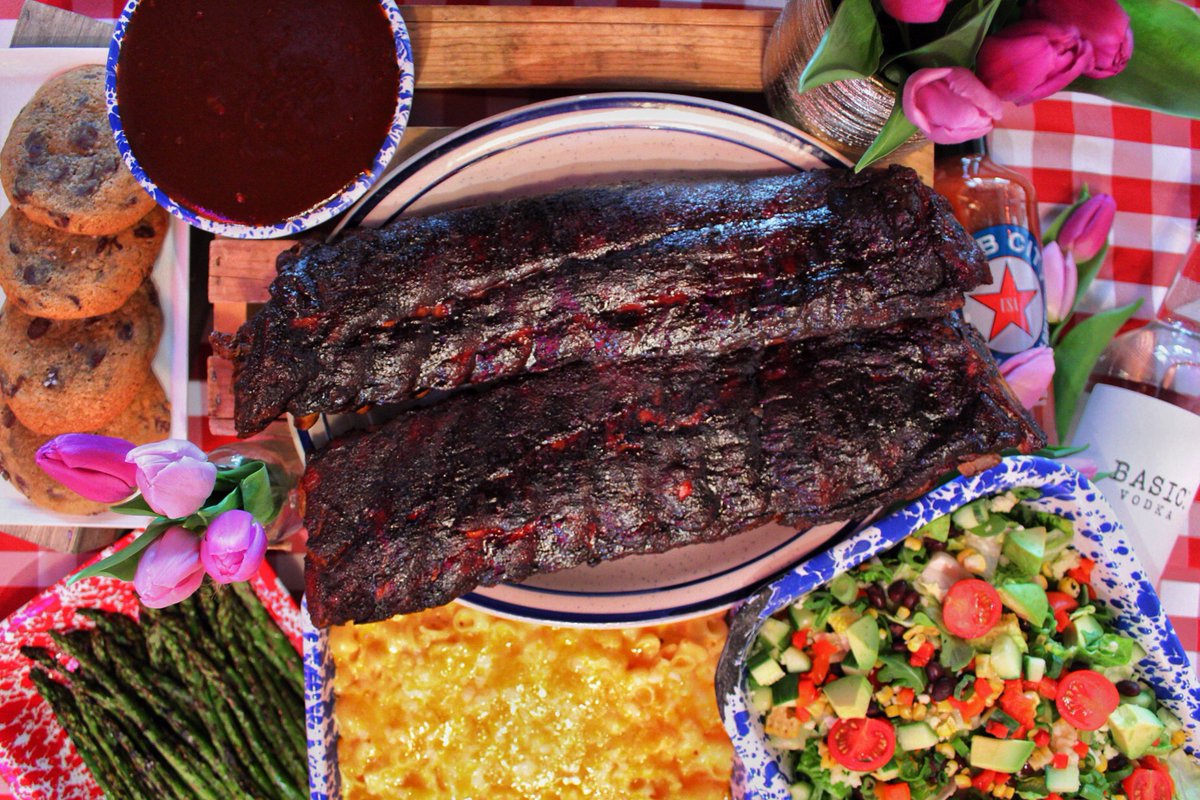Let us do the cooking for Mom! 🌷 
Pre-order your Mother's Day Rib Dinner.