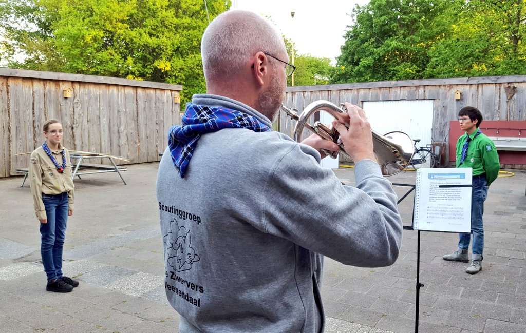 Helaas konden we dit jaar geen deel uitmaken van de reguliere herdenking in #veenendaal. Toch hebben we in een kleine setting stil gestaan bij het verleden.

Opdat wij nooit zullen vergeten.

#4mei #herdenken #alleensamen