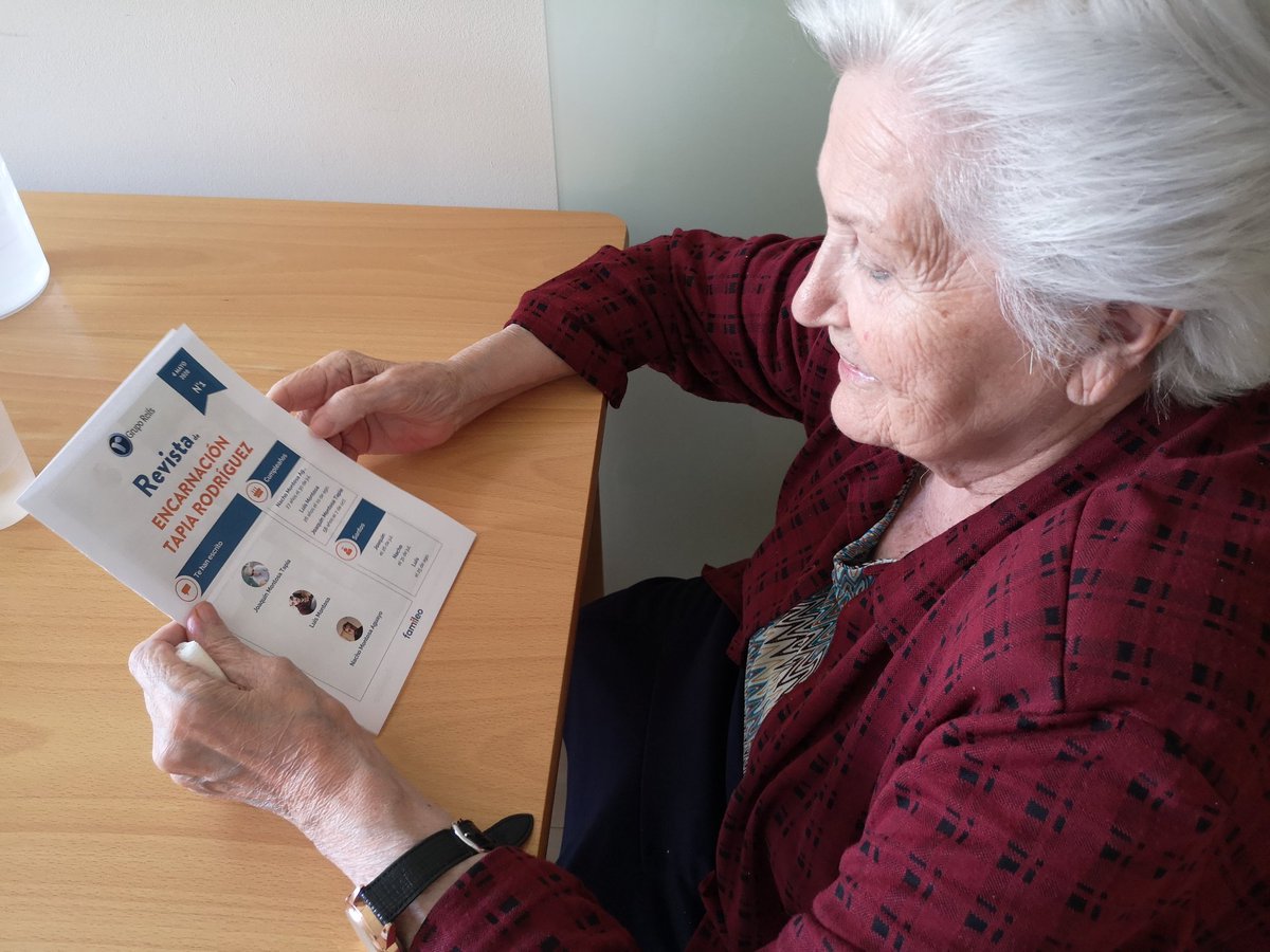 GrupoReifs's tweet photo. Nuestros residentes de la #residenciademayores Grupo Reifs #maracena han disfrutado muchísimo con la revista familiar que hemos comenzado a entregar. Cada semana tendrán una nueva en la que podrán ver fotos y textos de sus familias
#lasresidenciassiguenadelante
#quedateencasa https://t.co/Q7aZjRkwL3