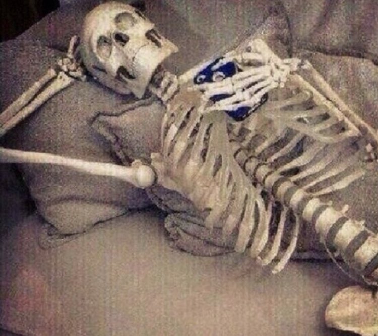 _kayayem's tweet image. Sayeeda Warsi waiting for a call from British media to talk about Gove’ and racism #bookshelfgate