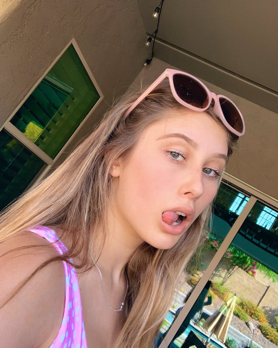 sophiakthompson tweet picture