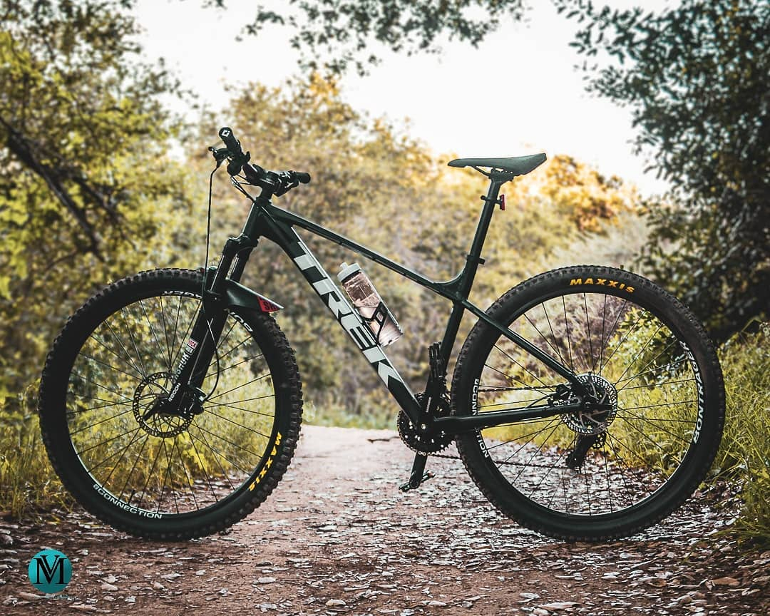 mtbdatabase's tweet photo. Hardtail life 🤘 Do you ride a hardtail?

Credit: @monster.vision, @monster.lift

#mtbdatabase #bike #bikes #mtb #mtbs #mtbikes #mountainbikes #mountainbike #mtblife #mountainbikelife #cycling #cycles #dh #downhill #downhillmountainbiking #downhillbikes #enduro #endurobikes https://t.co/DuO8TCeQnD