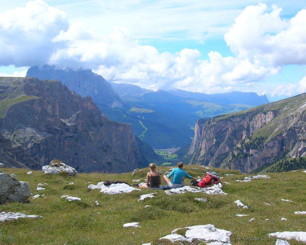 geniusitaly's tweet photo. No #socialdistancing! Genius Loci Travel offers a large range of independent or ‘self guided’ walking tours. Which you can do with whom you want, at the distance you want, in complete security!

Choose from the best hikes &amp; walks in Italy! 
https://t.co/3tjSxVPlcj

#HikingItaly https://t.co/hiISLZvBN2